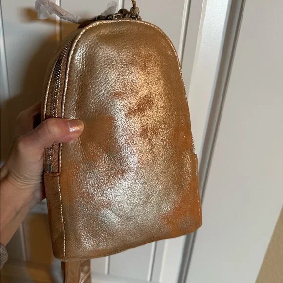 NWT HOBO Metallic Leather Fern Sling Bag - Picture 11 of 13